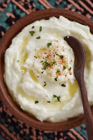Toum (Lebanese Garlic Sauce)