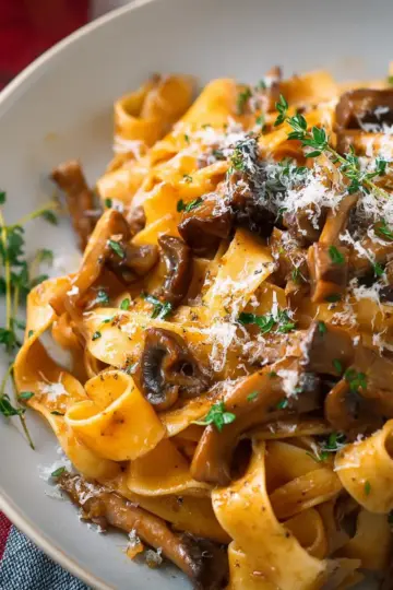 Portabella Mushroom Pappardelle Pasta with Thyme