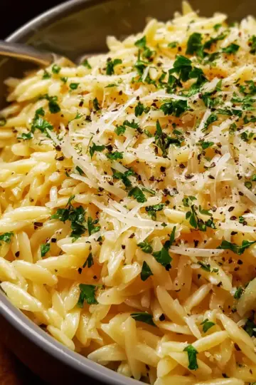Easy One-Pot Creamy Garlic Parmesan Orzo